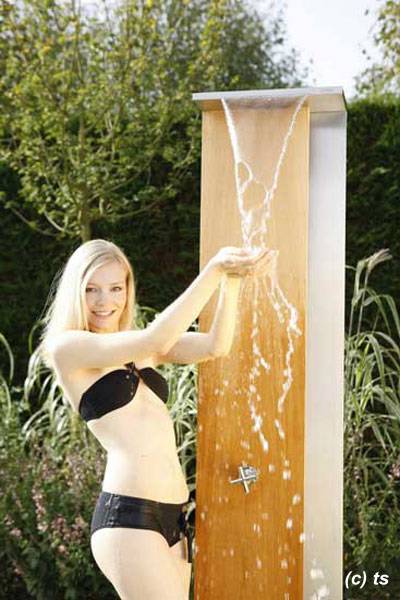 Durch den Wasserfall ein ungewöhliches Duscherlebnis bei der Gartendusche Cancun Durch den Wasserfall ein ungewöhliches Duscherlebnis bei der Gartendusche Cancun